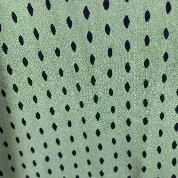 Fun 2 Fun Blouse Forrest Green Women’s Medium V Neck Cap Sleeve Front Pleat - Picture 5 of 8